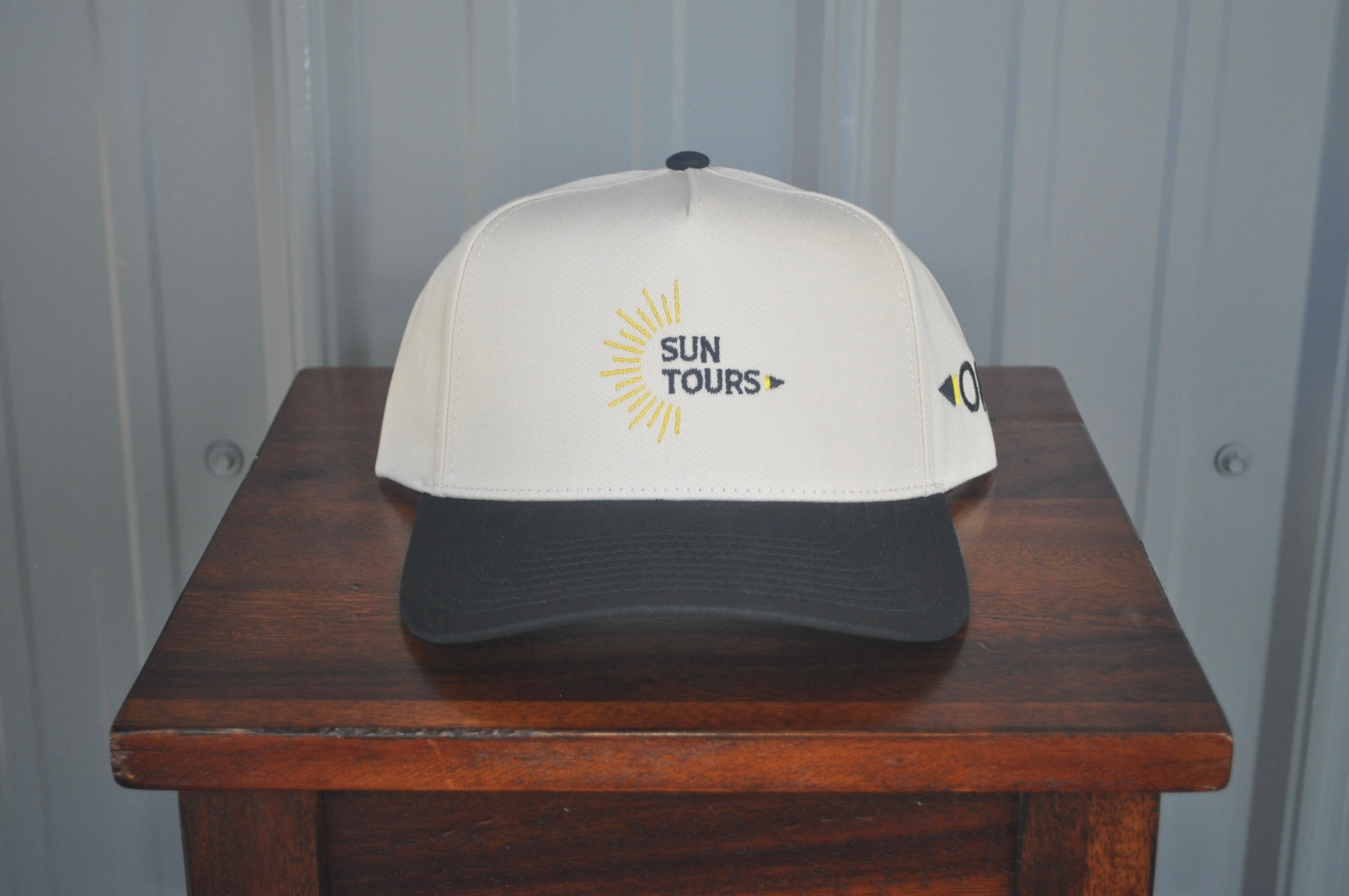 Oki Nǎatō'osii Hat